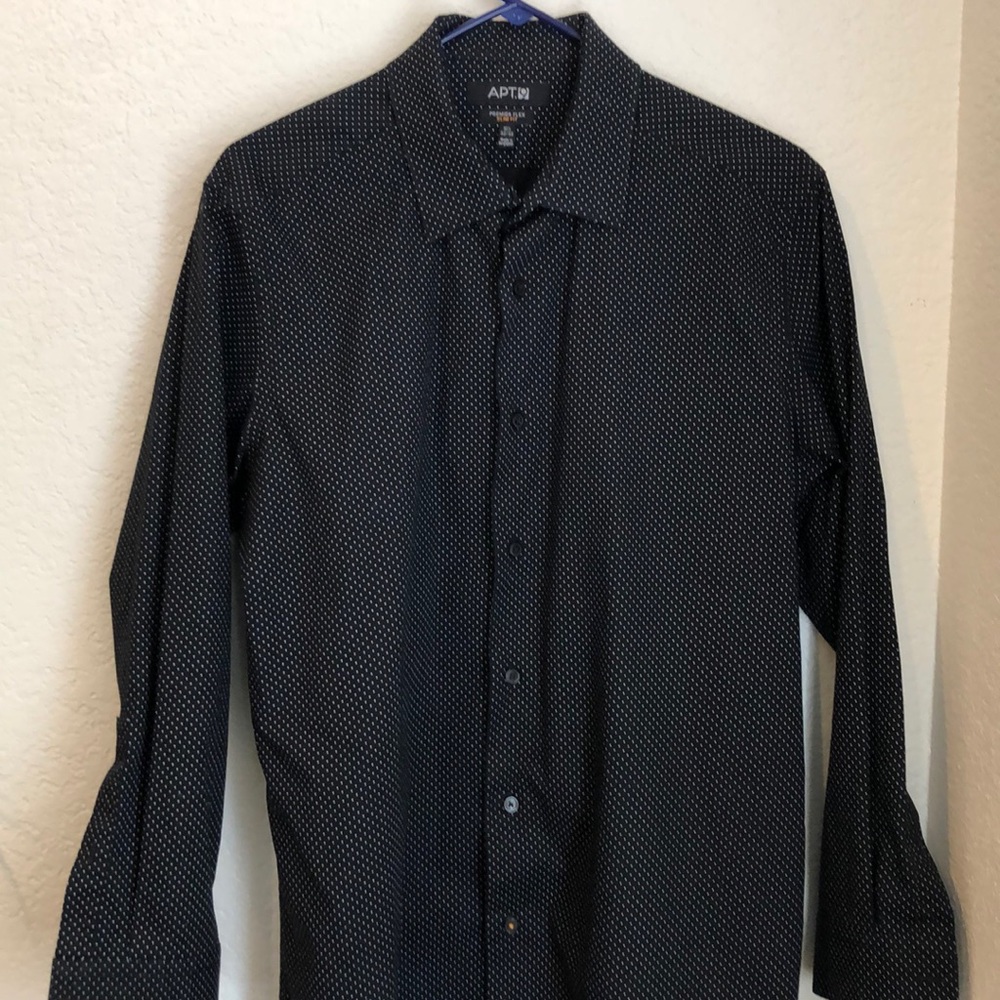 Apt 9 slim fit dress shirt. 16.5 32/33